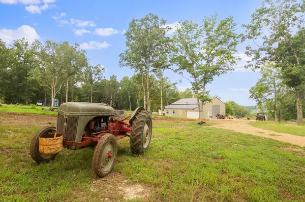 1979 County Road 373, Thayer, MO 65791