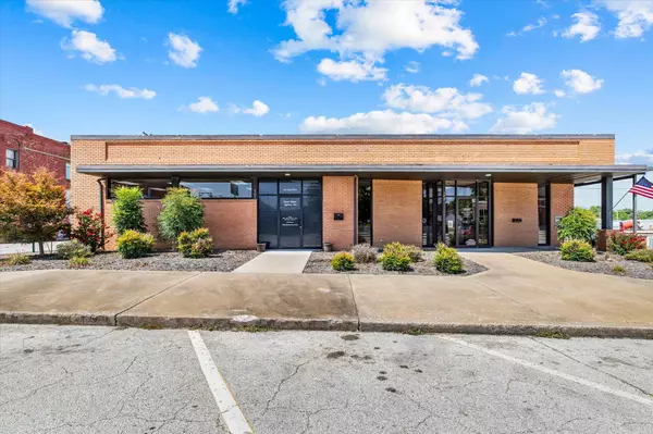 101 & 103 E Olive Street, Aurora, MO 65605