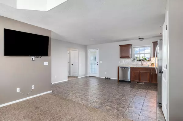 Clever, MO 65631,514 Bradford Pear