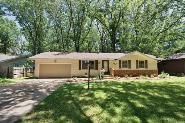 856 S Devonshire DR,  Springfield,  MO 65802