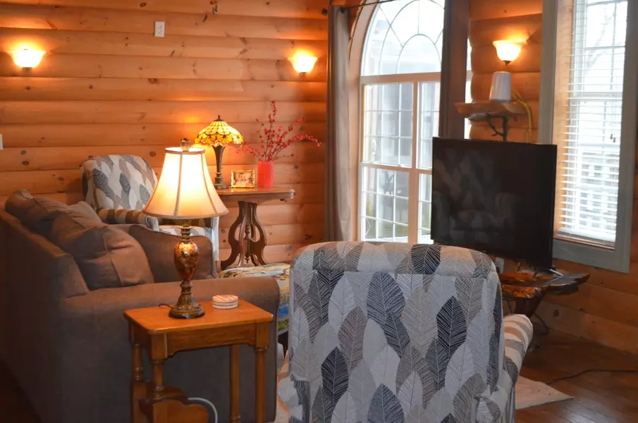 486 Boston Farms RD, Reeds Spring, MO 65737