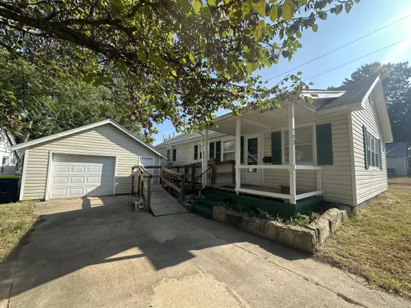 203 E Poplar ST, El Dorado Springs, MO 64744