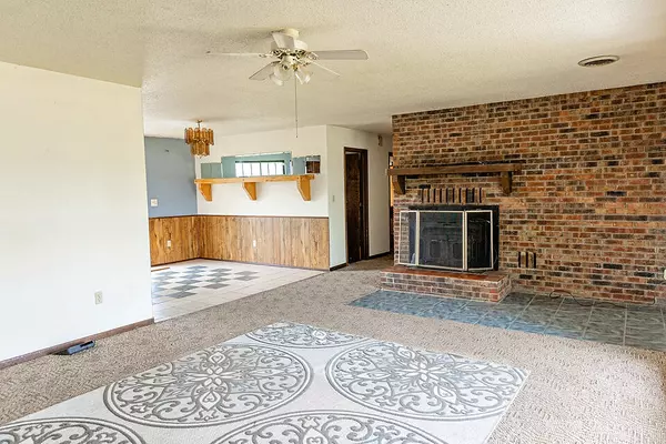 Crane, MO 65633,3557 Warner RD