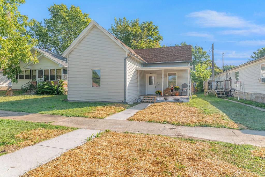204 N Walnut ST, Pierce City, MO 65723
