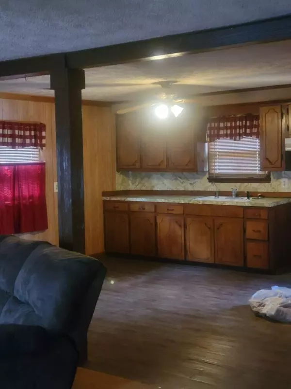 Dunnegan, MO 65640,3875 Highway O