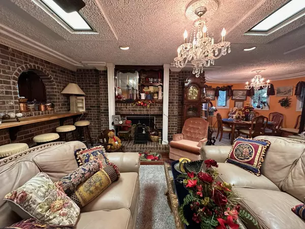 Thayer, MO 65791,310 S 6th ST