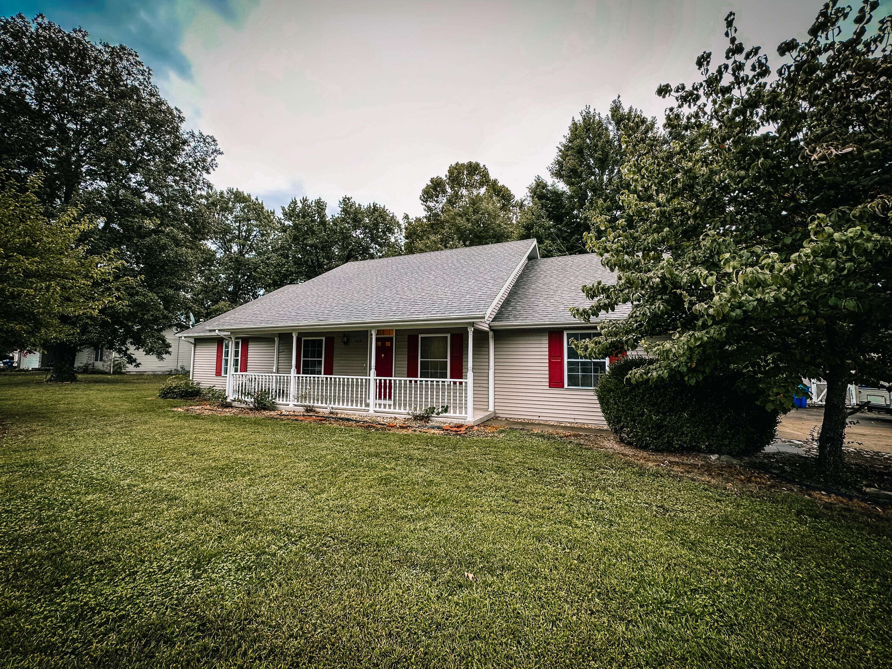 1210 Abbey Lane LN, Cassville, MO 65625