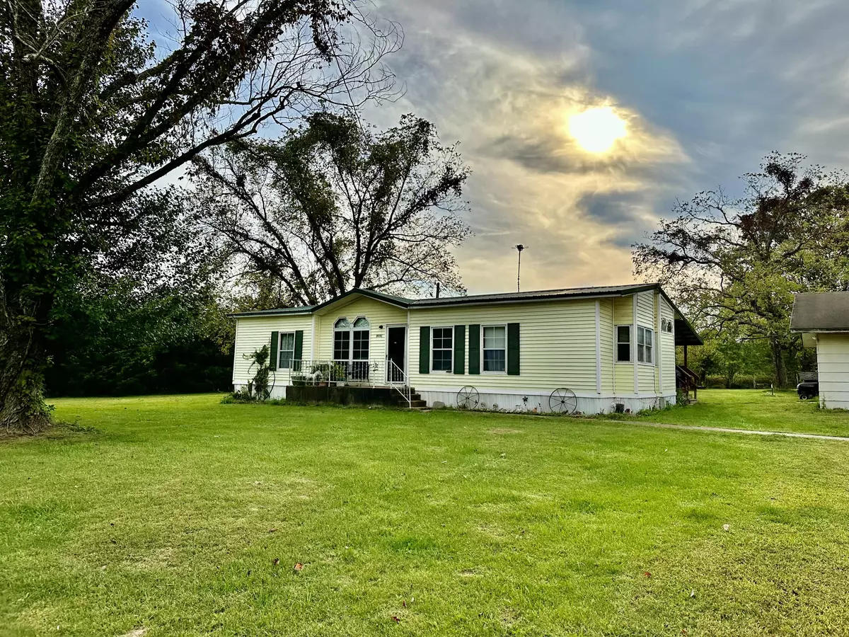 Raymondville, MO 65555,9185 Splitlimb RD