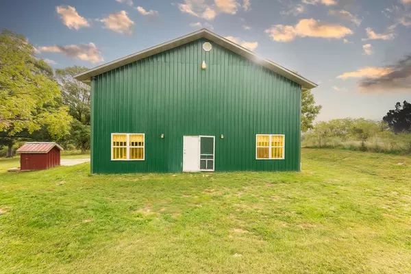 1251 Smith RD, Seymour, MO 65746