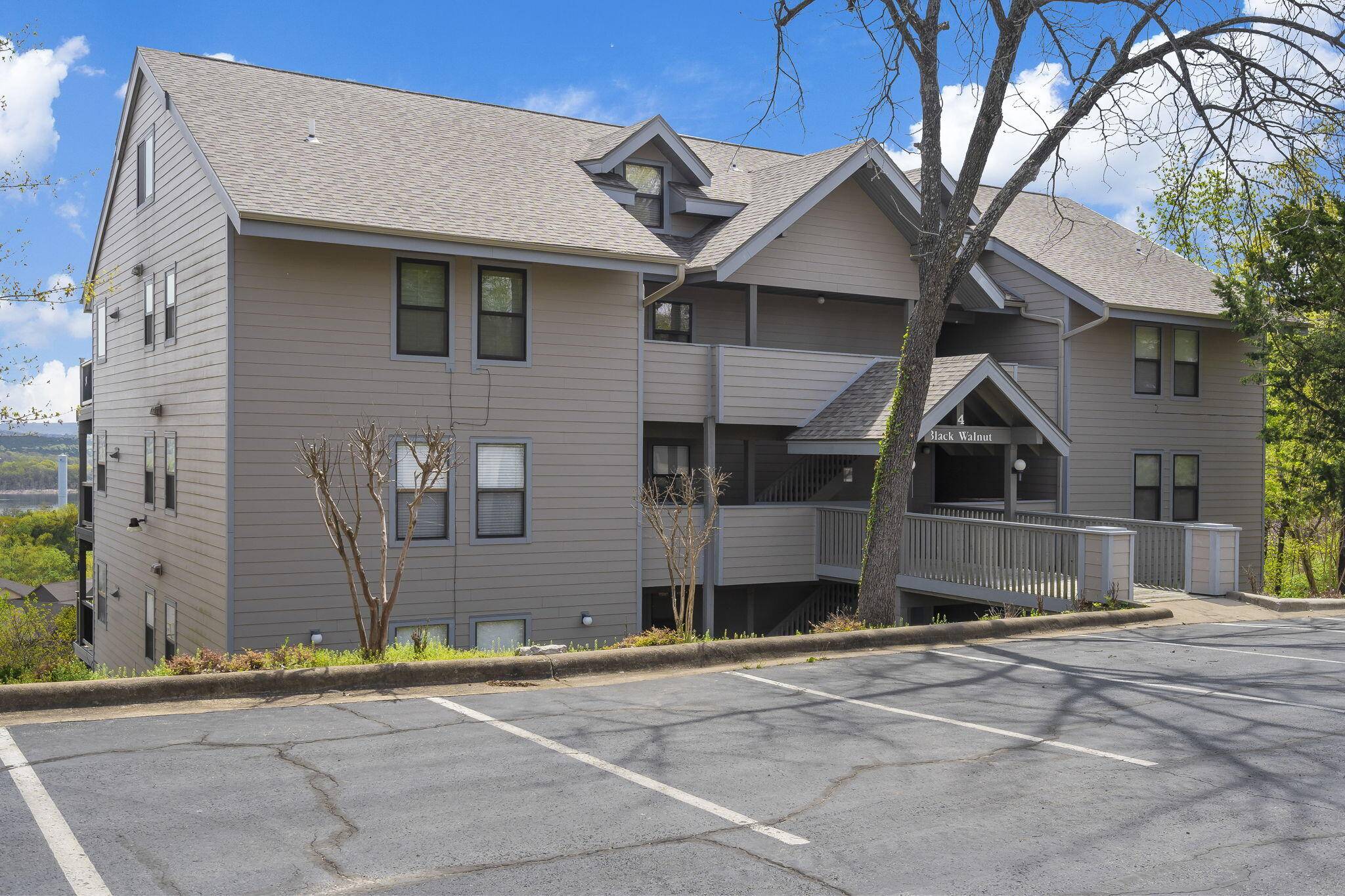 Branson, MO 65616,4 Treehouse LN #5
