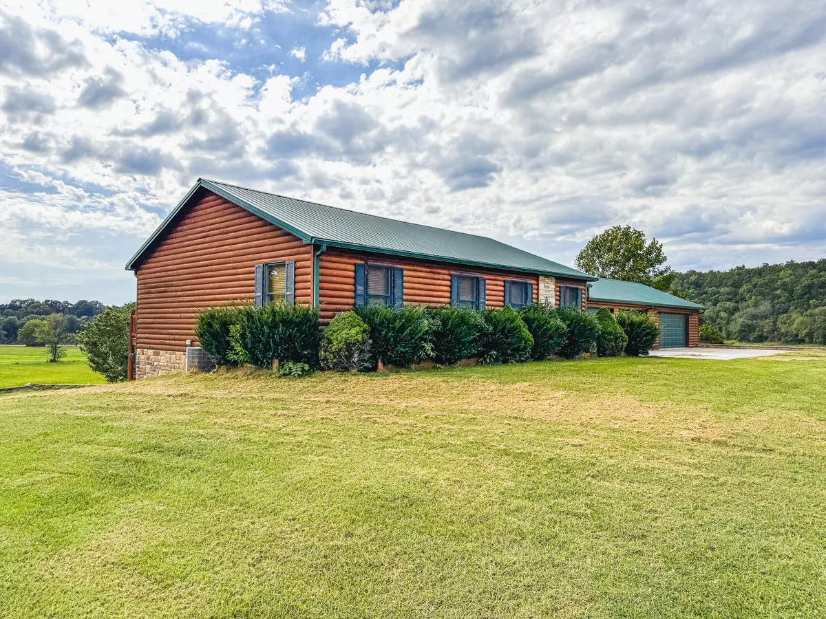 Tecumseh, MO 65760,301 Northfork Village ST