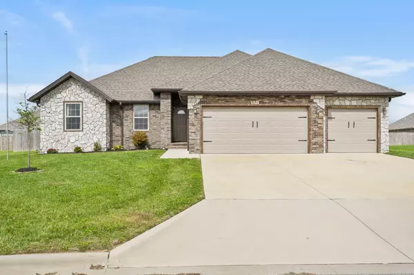 871 E Ozark Jubilee DR, Nixa, MO 65714