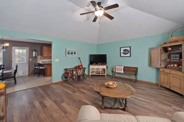 Clever, MO 65631,109 Canon AVE