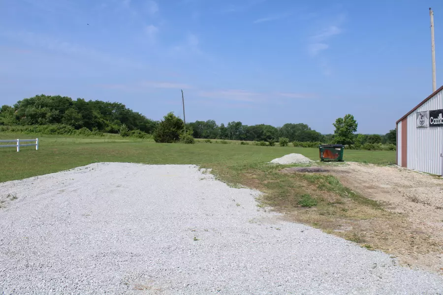 11761 N Highway 13, Clinton, MO 64735