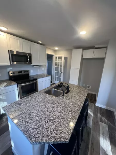 100 W Maple ST, Mansfield, MO 65704