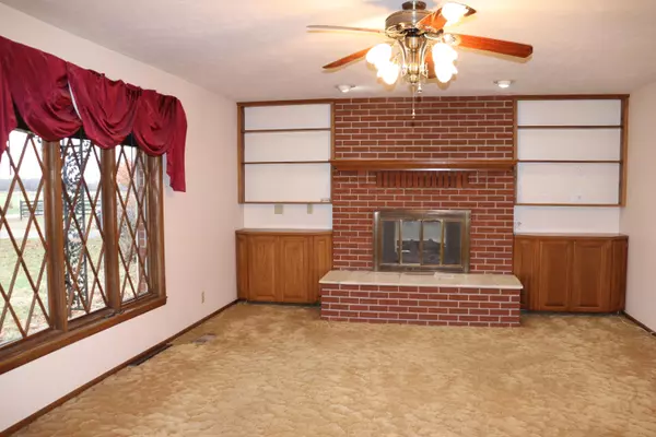 Marshfield, MO 65706,2533 Tracks RD