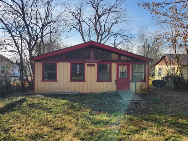 Willow Springs, MO 65793,605 E Park St