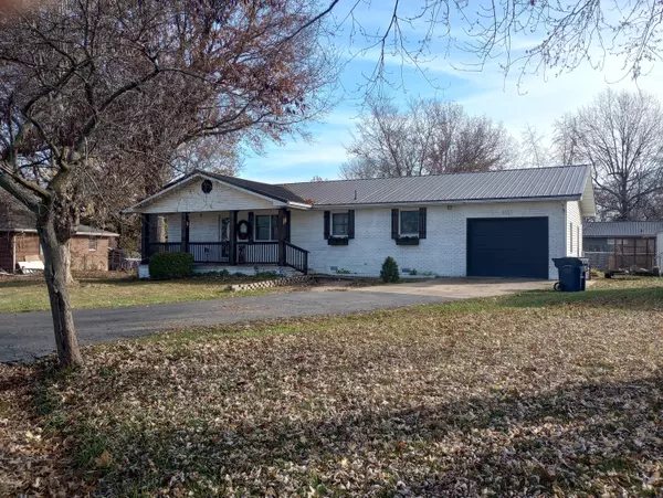 Buffalo, MO 65622,922 S Spruce