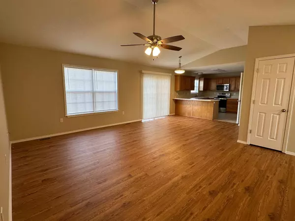 Strafford, MO 65757,111 E Comanche CT