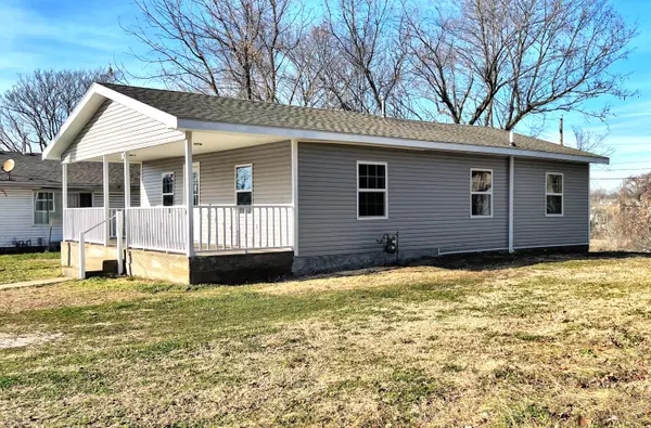 Monett, MO 65708,106 Pearl ST