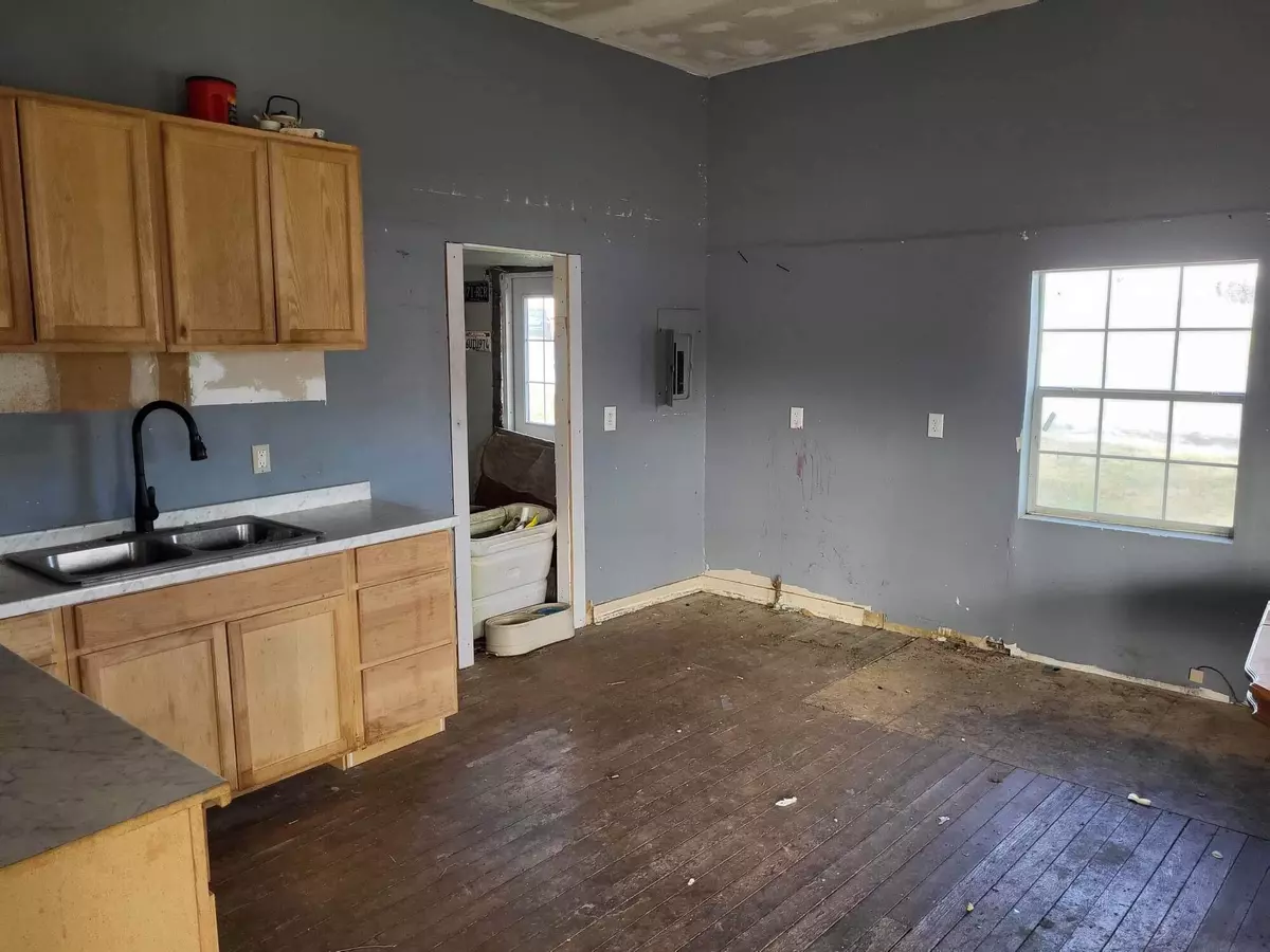 Ava, MO 65608,413 N Spring ST