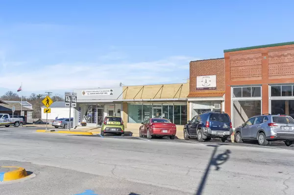 Ava, MO 65608,106 E Washington AVE