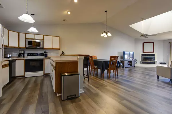 Kimberling City, MO 65686,303 Port DR #5