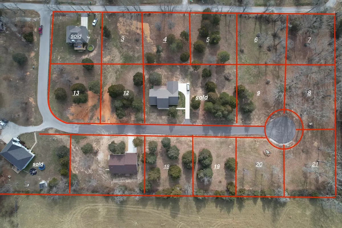 Willow Springs, MO 65793,8 Cedar LN