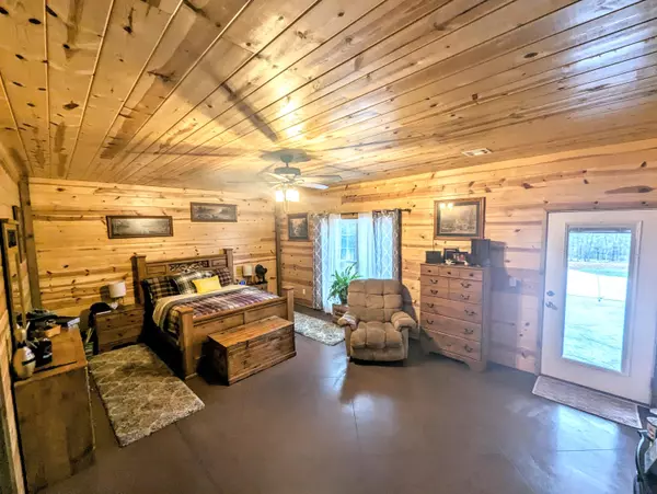 El Dorado Springs, MO 64744,970 E 400 RD