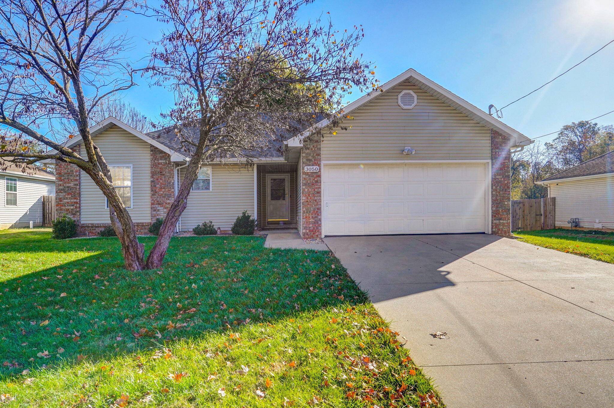 3050 N Howard AVE, Springfield, MO 65803