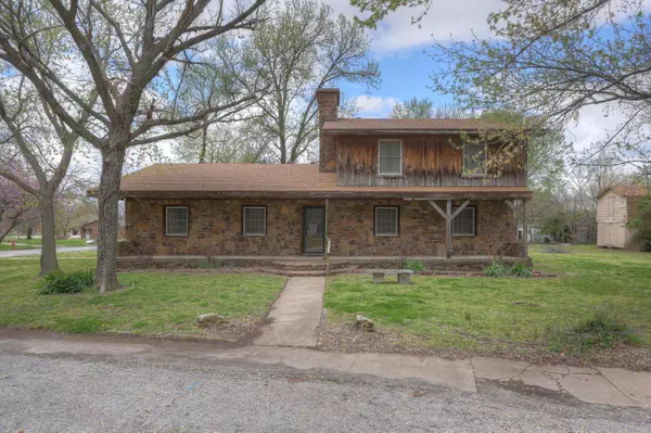 1301 W 7th ST, Webb City, MO 64870
