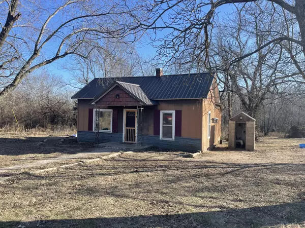 24040 Idaho RD, Lebanon, MO 65536