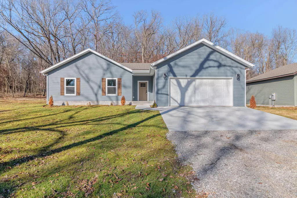 Anderson, MO 64831,806 E Maness ST