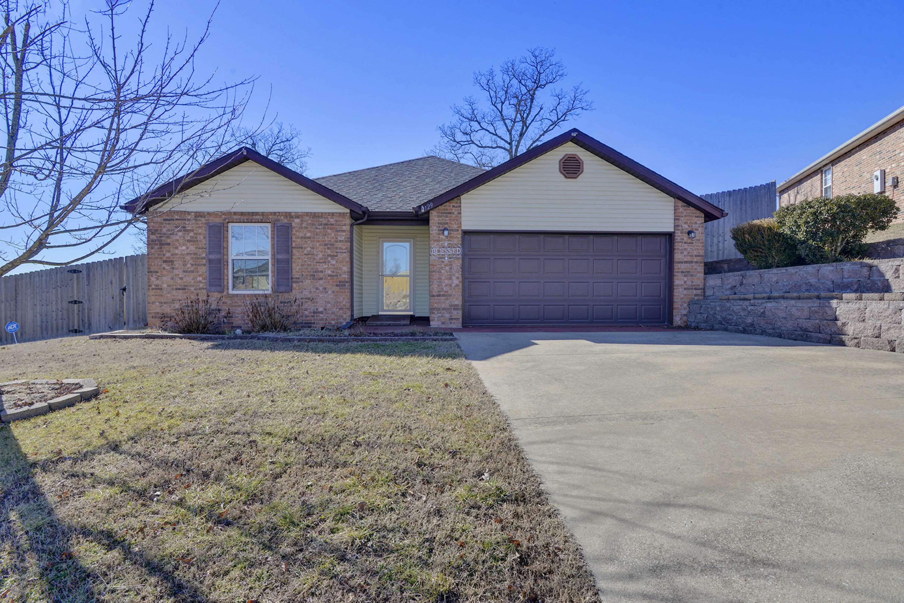 129 Amber AVE, Hollister, MO 65672