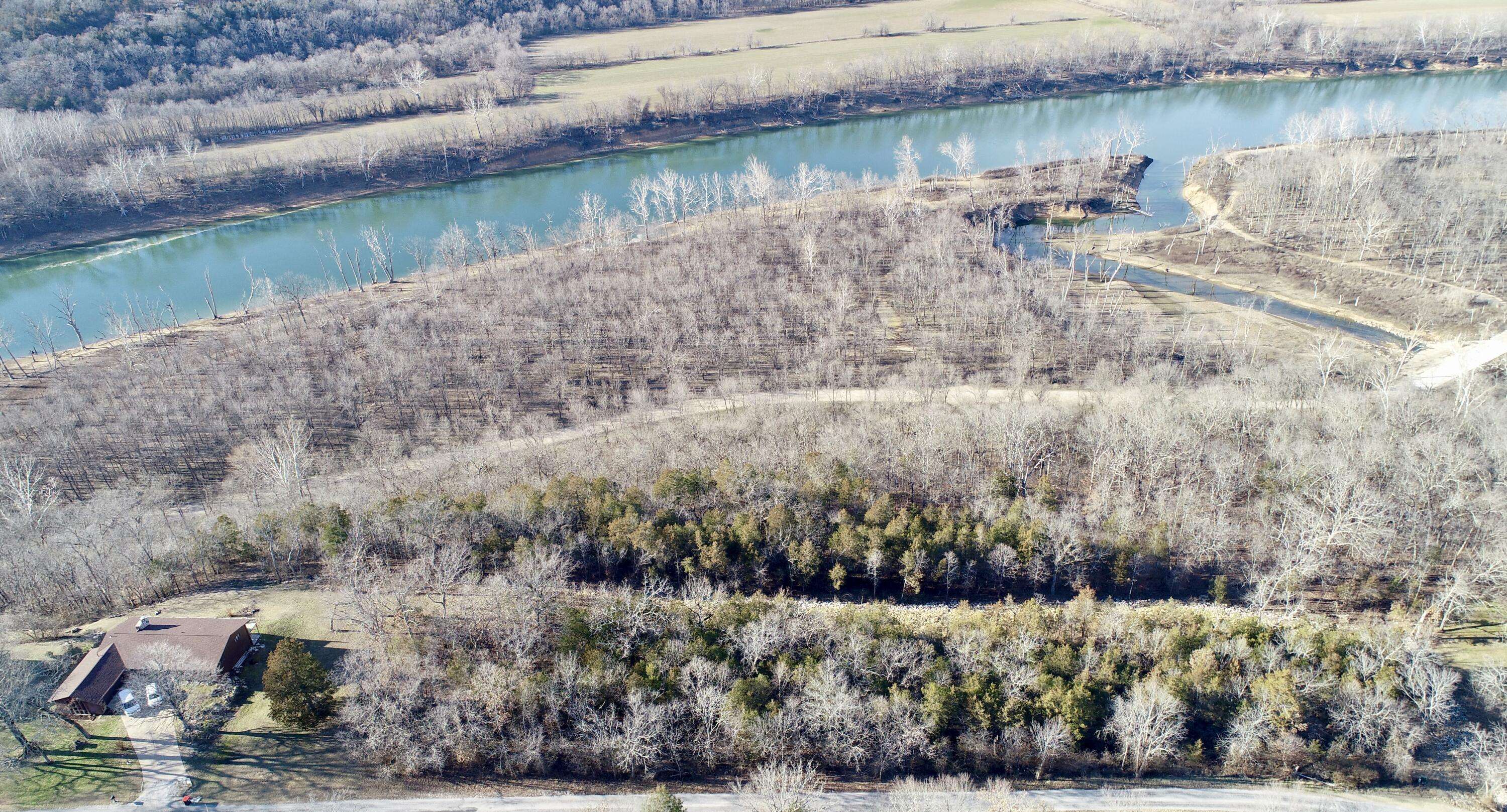 389 Lookout RD, Powersite, MO 65731