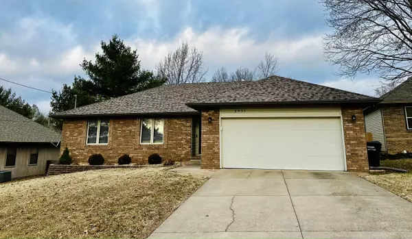 2931 E Lark ST, Springfield, MO 65804