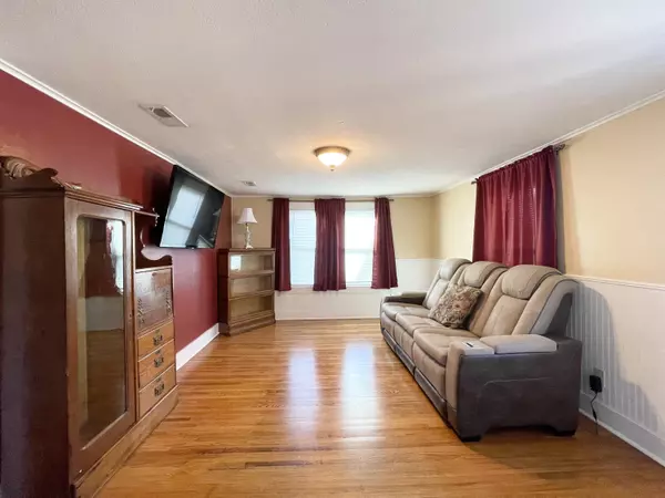 Mountain Grove, MO 65711,120 E 9th ST