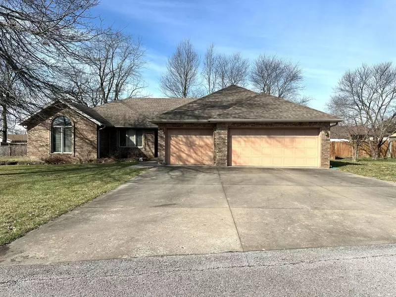 312 Blair CIR, Clever, MO 65631