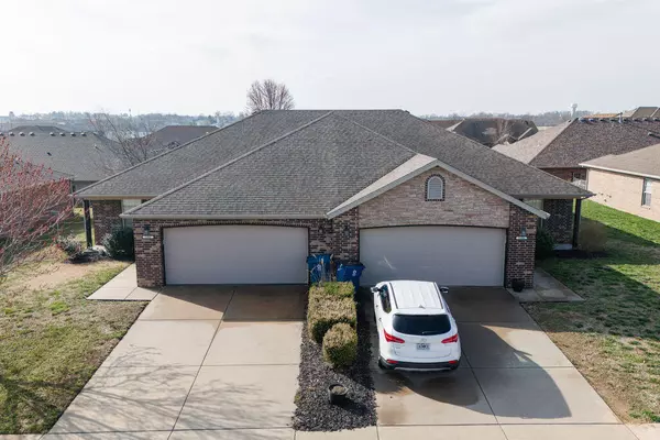 2404-2406 W Bridlewood TRL,  Ozark,  MO 65721