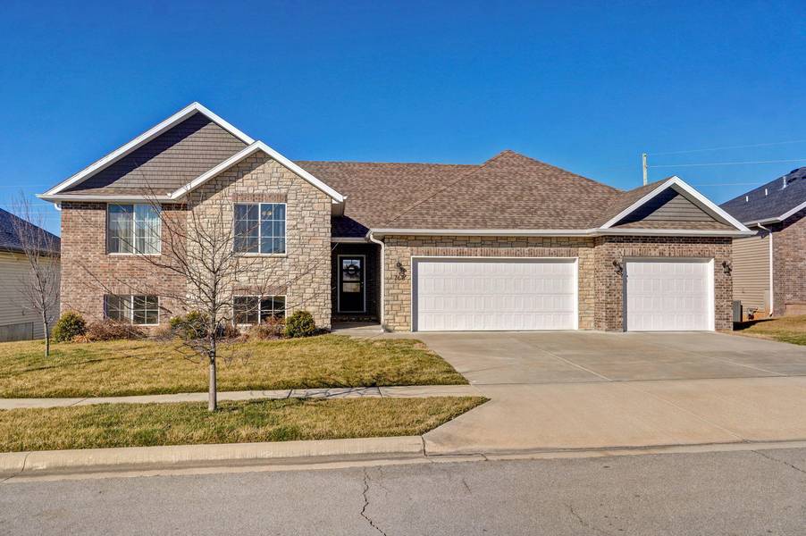 768 E Penzance CIR, Nixa, MO 65714