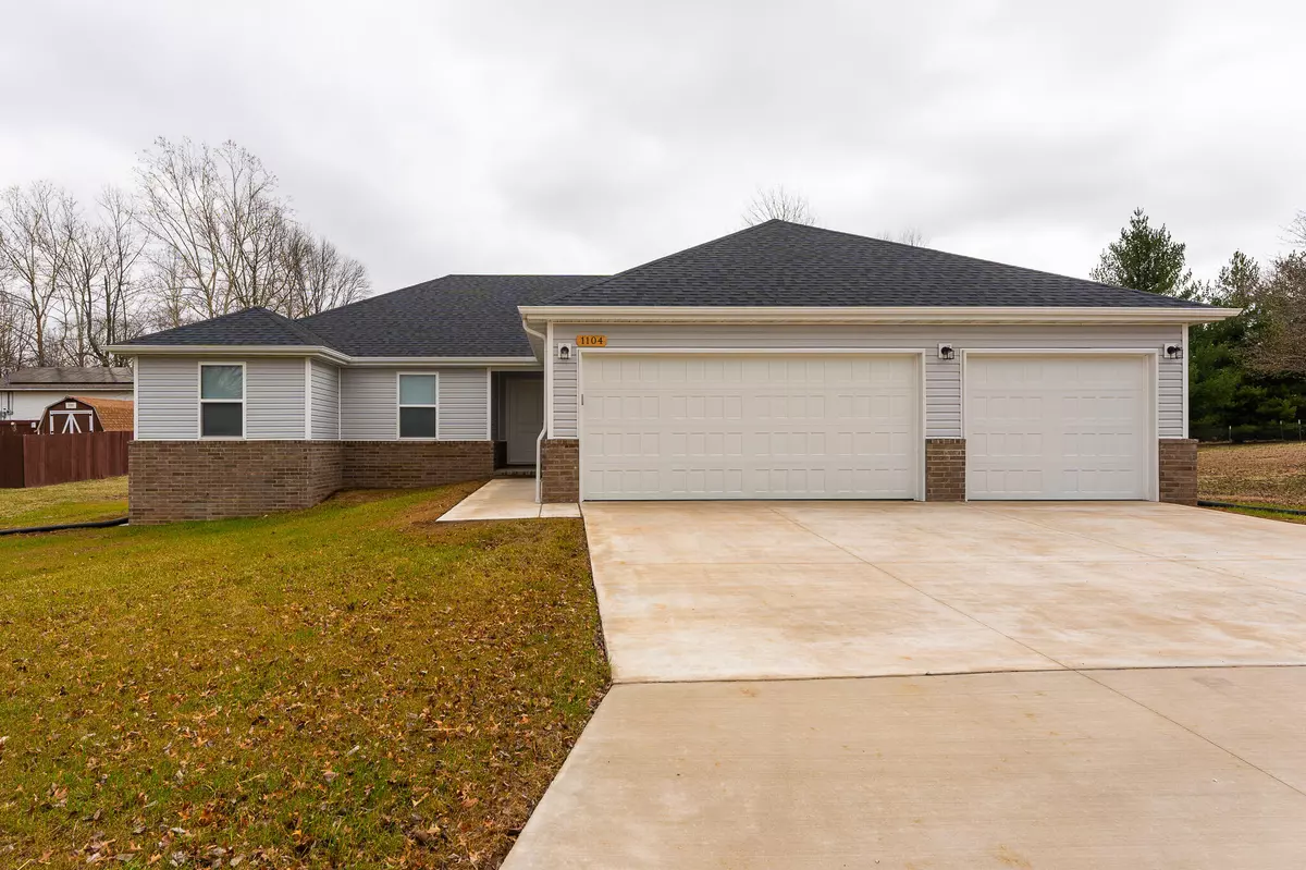 Aurora, MO 65605,1104 Highland DR