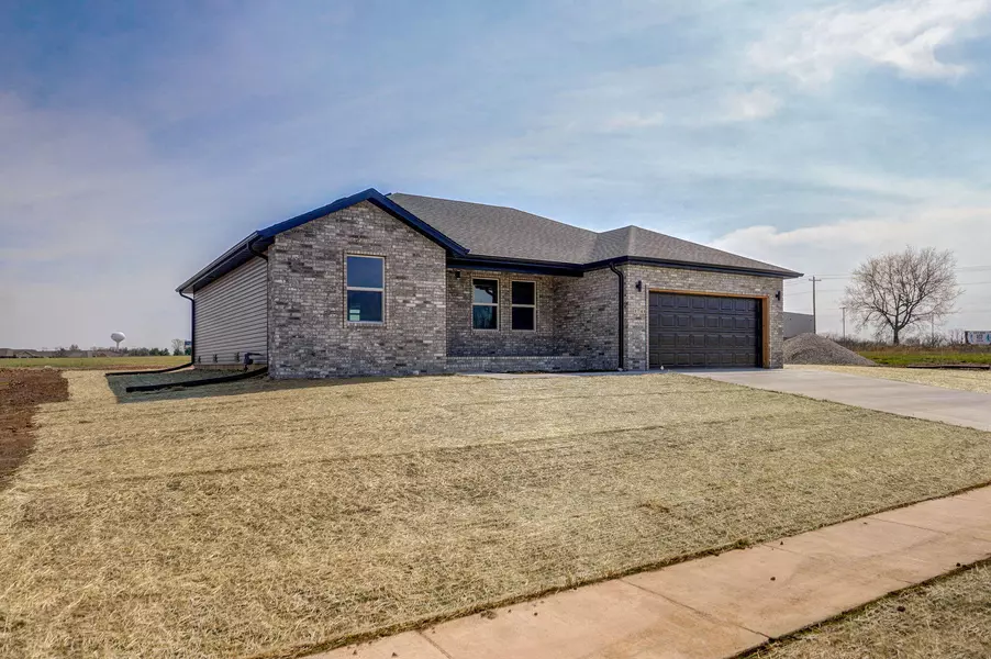 1741 Cash DR, Mt Vernon, MO 65712