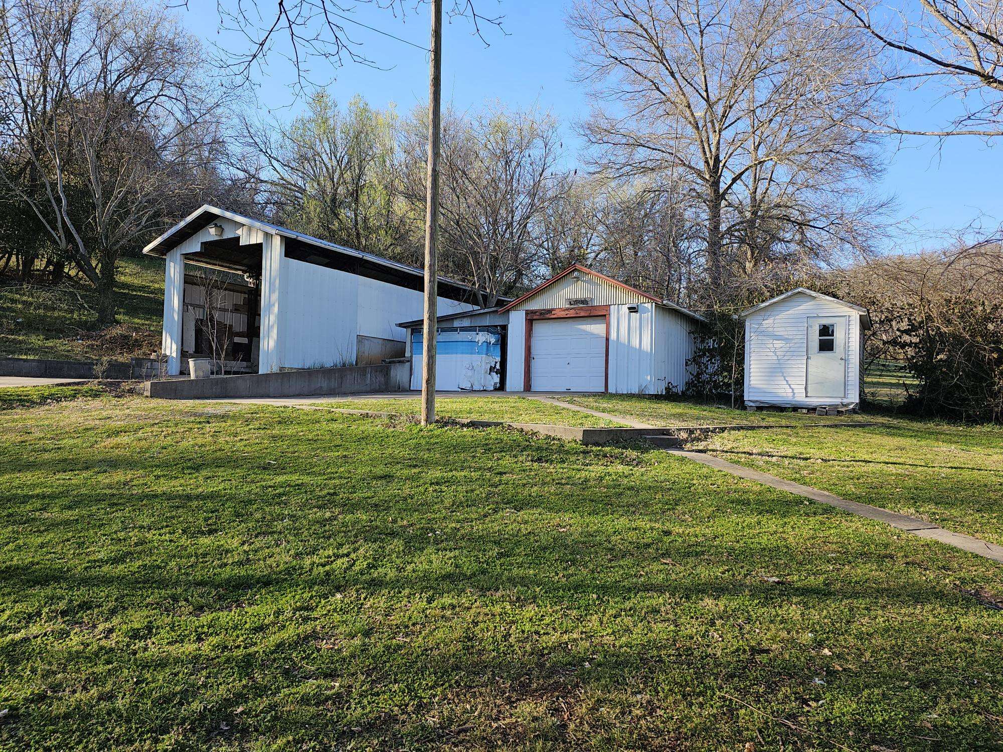 Anderson, MO 64831,606 State Highway 76