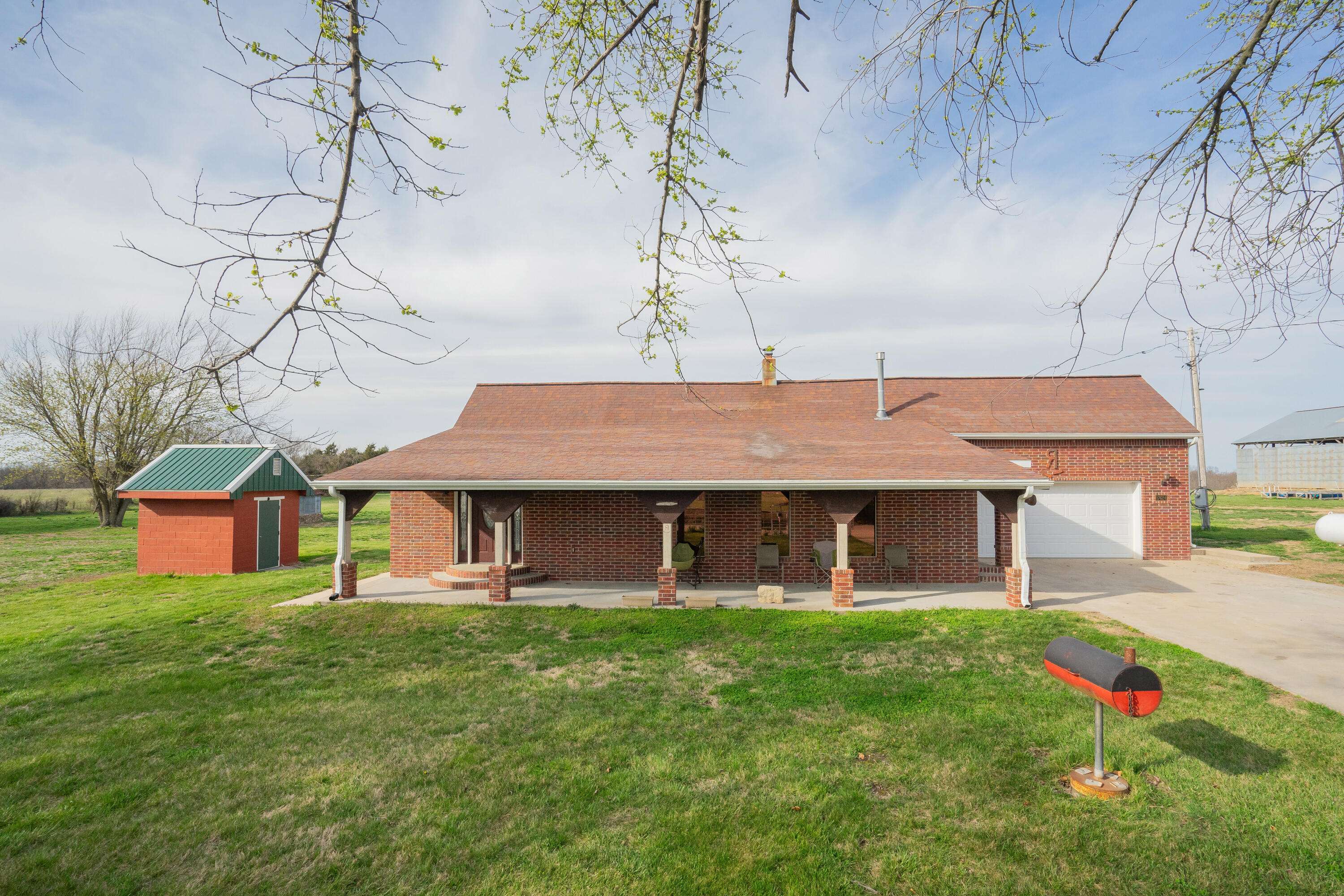 17624 Lawrence 2090, Mt Vernon, MO 65712
