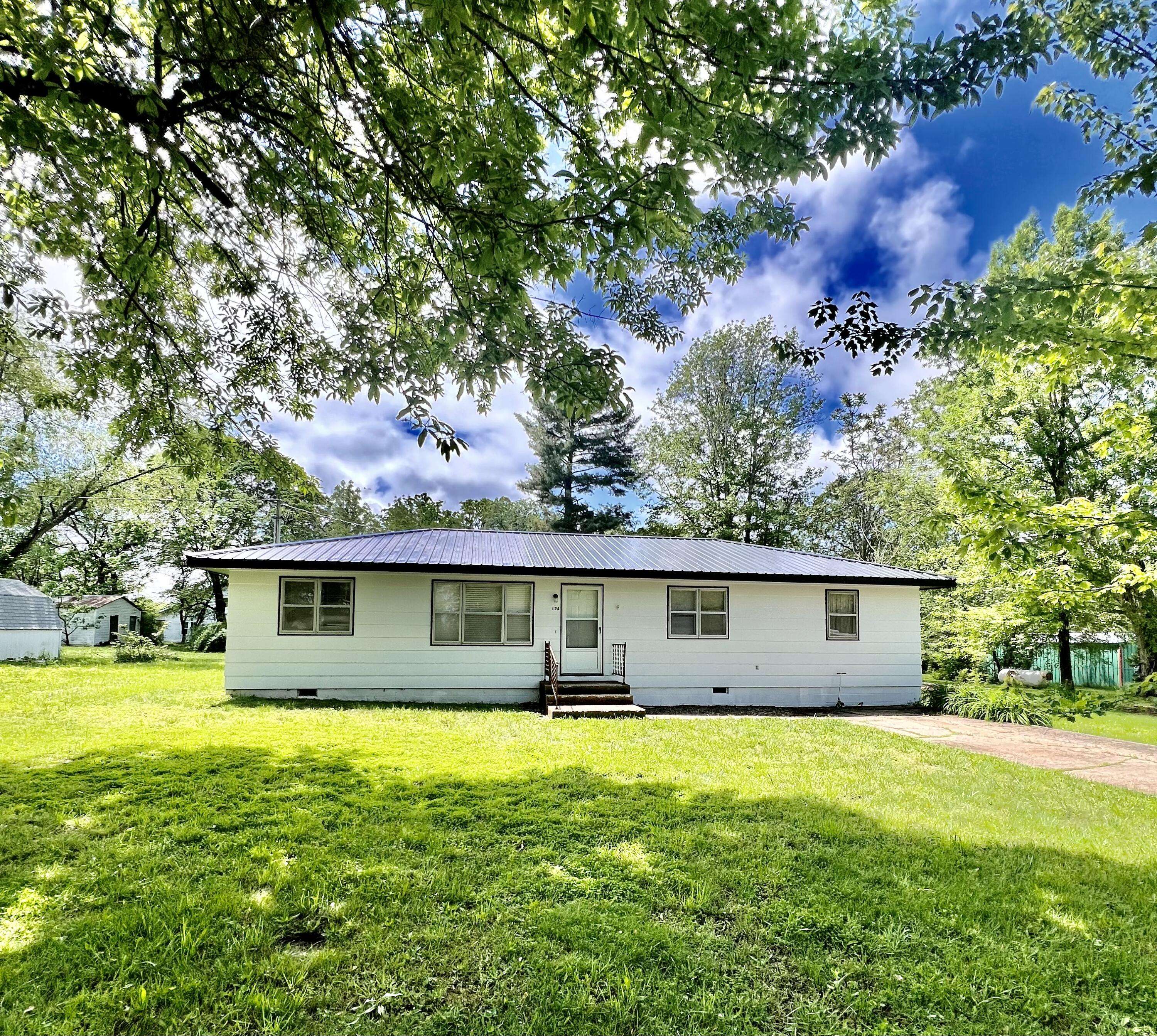 Licking, MO 65542,124 Sackett ST