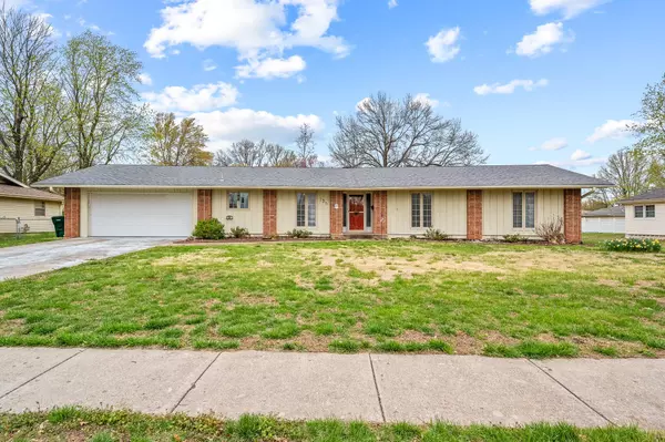 735 W Swan ST, Springfield, MO 65807