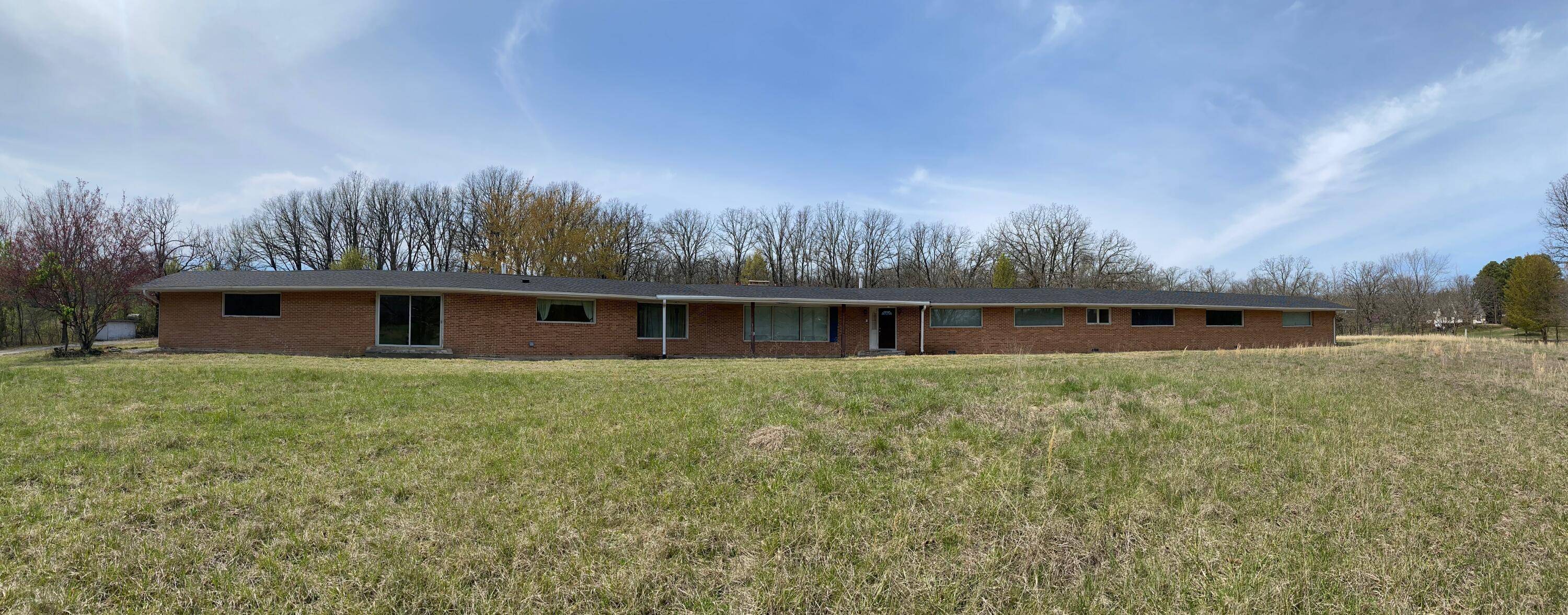 1355 Pine ST, Cabool, MO 65689