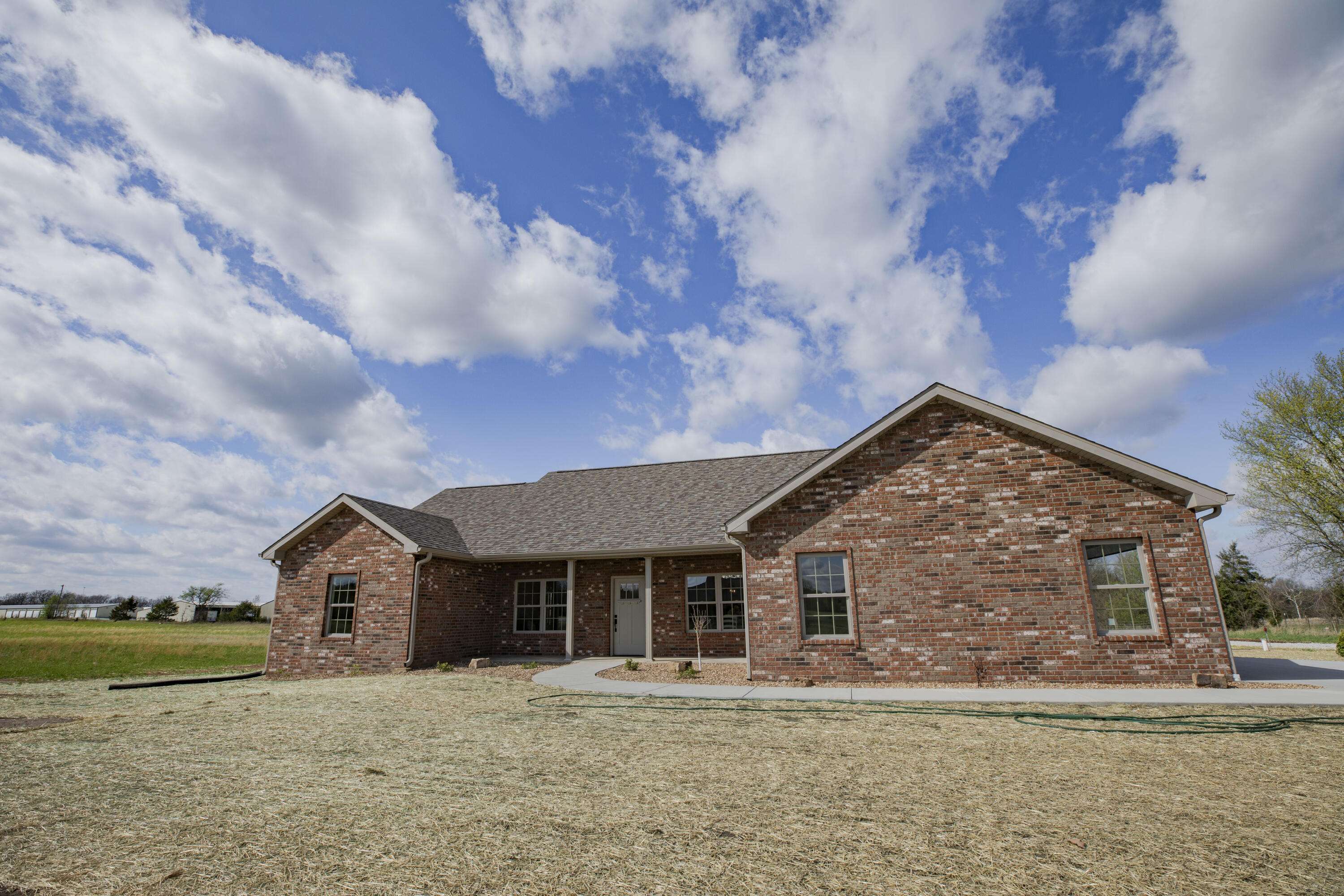 1319 E 425th RD, Bolivar, MO 65613