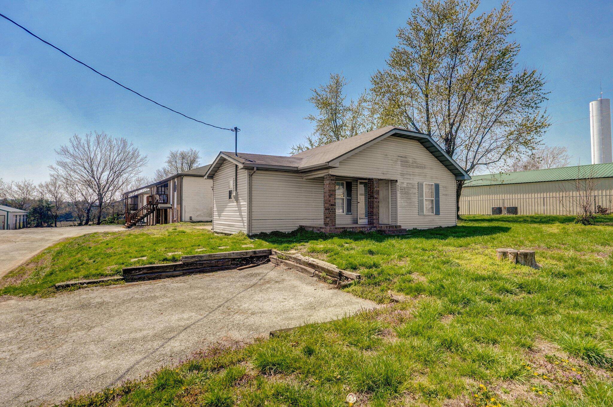 Pleasant Hope, MO 65725,508 E Miller ST