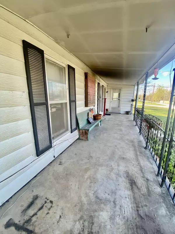 South Greenfield, MO 65752,100 S Oak ST